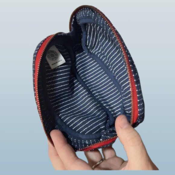 Levi's Strauss & Co Mini Pouch With White Stitch Detail - Picture 8 of 8